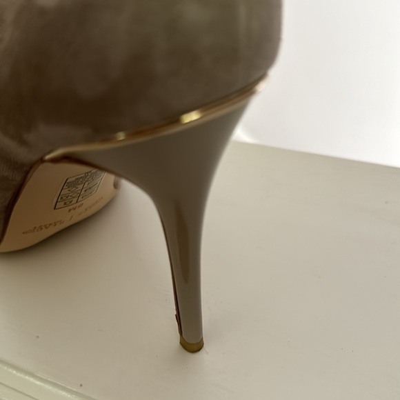 Beautiful taupe suede pumps. Only worn once - Picture 2 of 3